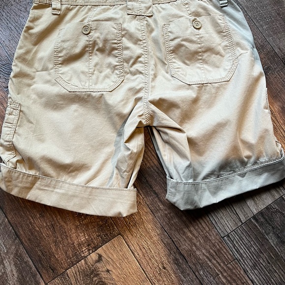 WOMENS Calvin Klein Tan walking Shorts Size 6 Cargo Style - Picture 3 of 3